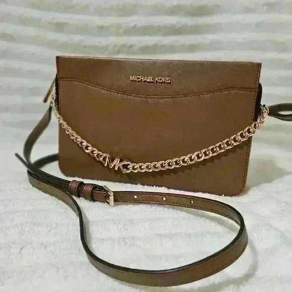MICHAEL Michael Kors Handbags - NWT Michael Kors Jet Set bag